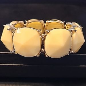 Cream gem stretch bracelet